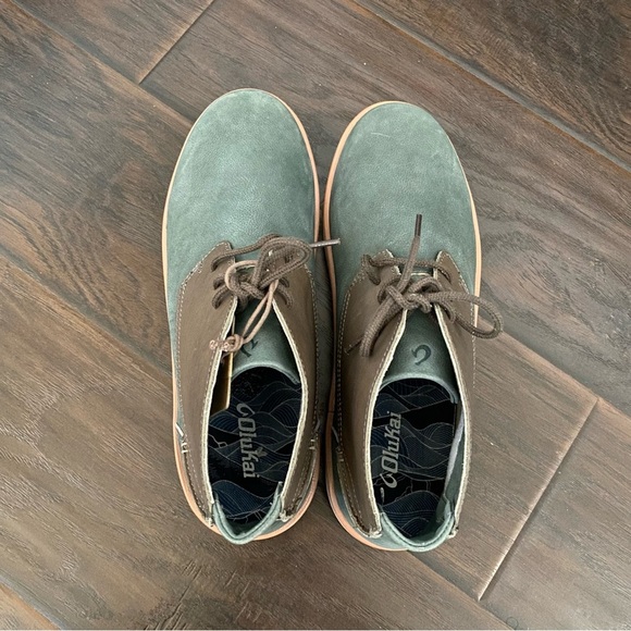 New without box Olukai mens unique color combination leather boots size 10.5